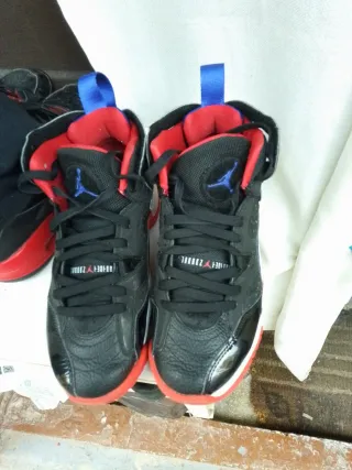 Scarpe Jordan donna nere e rosse