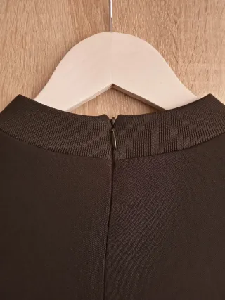 (L) Vestido negro de manga larga corto de Zara