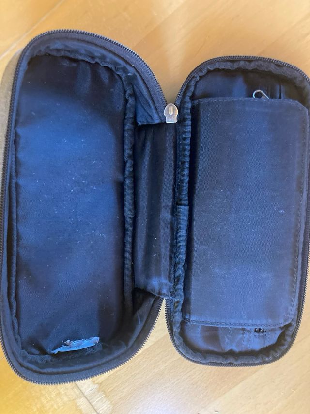 Estuche Eastpak gris