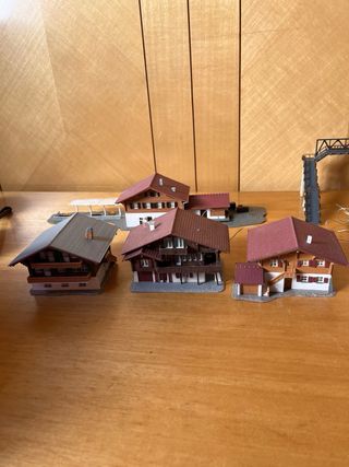 Accessori per modellini di treni: case, ponti