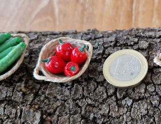 Cesta mimbre 4 pimientos rojos