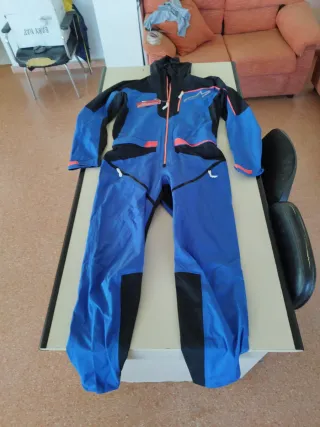 Mono de moto chubasquero azul y negro alpinestars