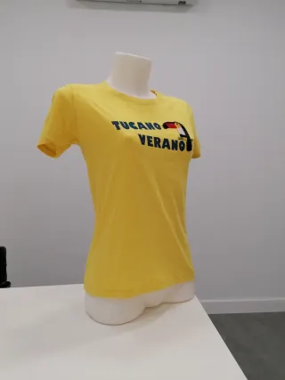 Camiseta amarilla Pull&Bear con tucán