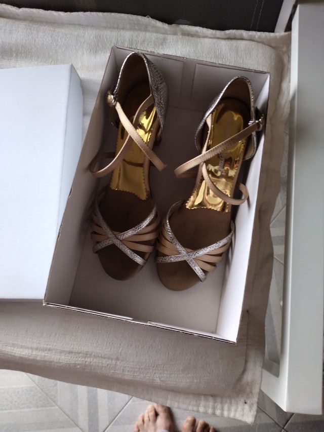 Zapatos de baile beige salsa bachata tango