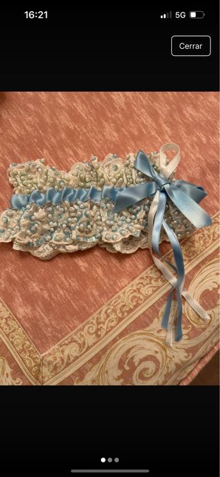 Liga de novia con pedrería y lazos