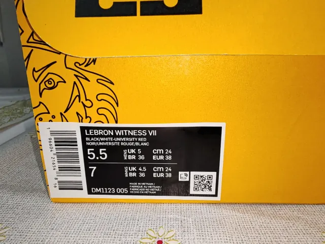 Zapatillas Nike Lebron Negras/Rojas Talla 38