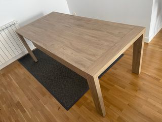Mesa de comedor de madera