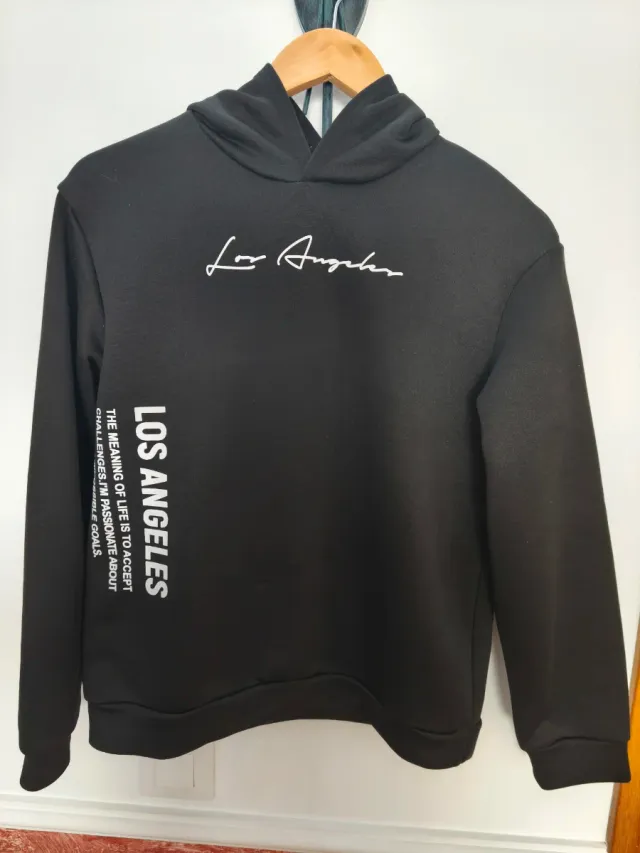 Sudadera Shein negra, con capucha.Los Ángeles. Tal