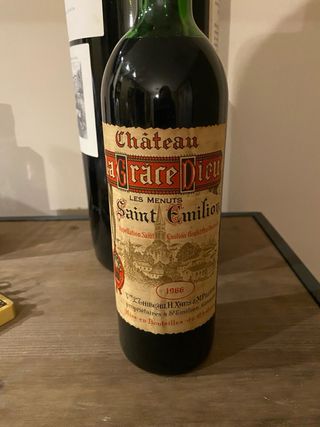 Botella de vino Saint-Émilion Grand Cru