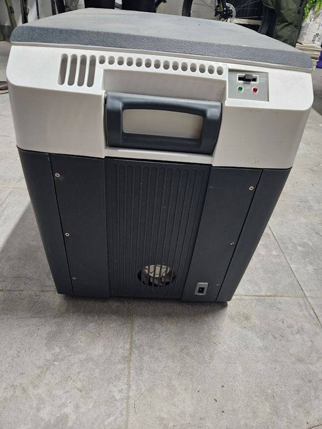 Nevera Enchufable 12V 28L