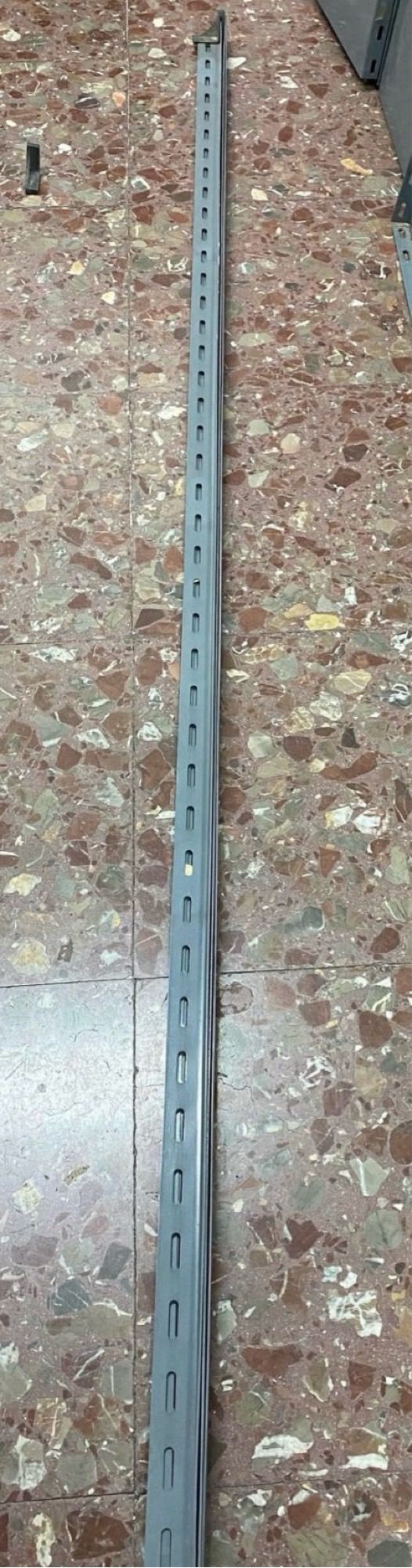 Estantería metálica gris 8 baldas