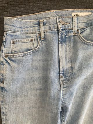 Pantalón vaquero claro talla 32 Zara. Talla grande