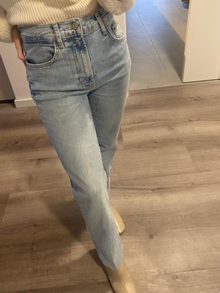 Pantalón vaquero claro talla 32 Zara. Talla grande