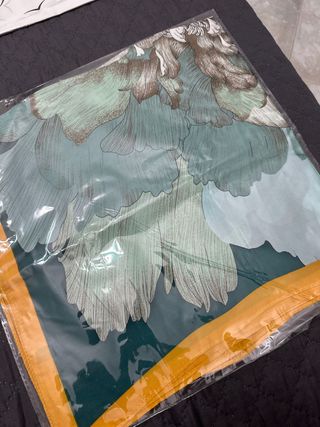 Foulard floreale verde e arancione