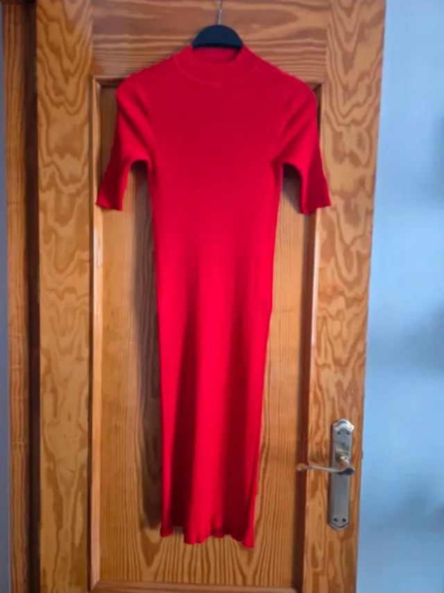 Vestido rojo Zara con abertura