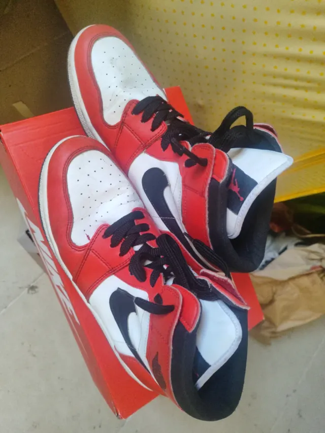 Nike Air Jordan 1 Rojas y Blancas
