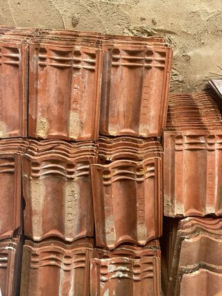 Tejas rojas de hormigón
