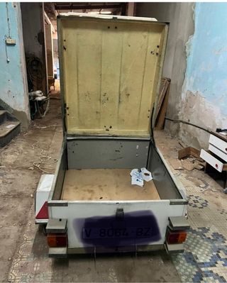 Remolque Comanche con capota y baca