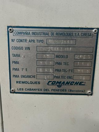 Remolque Comanche con capota y baca