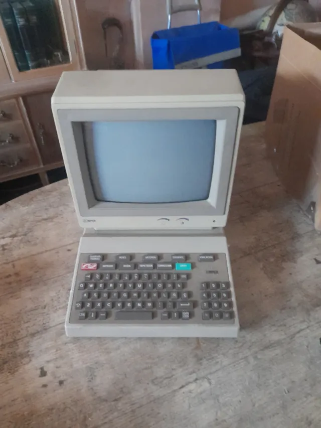 Fax Antiguo con Monitor.  pequeño tamaño
