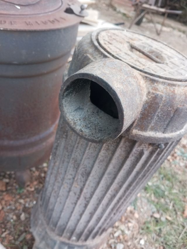 Antica stufa in ghisa RAYO