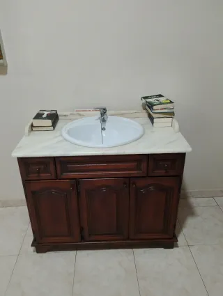 Mueble de baño madera oscura