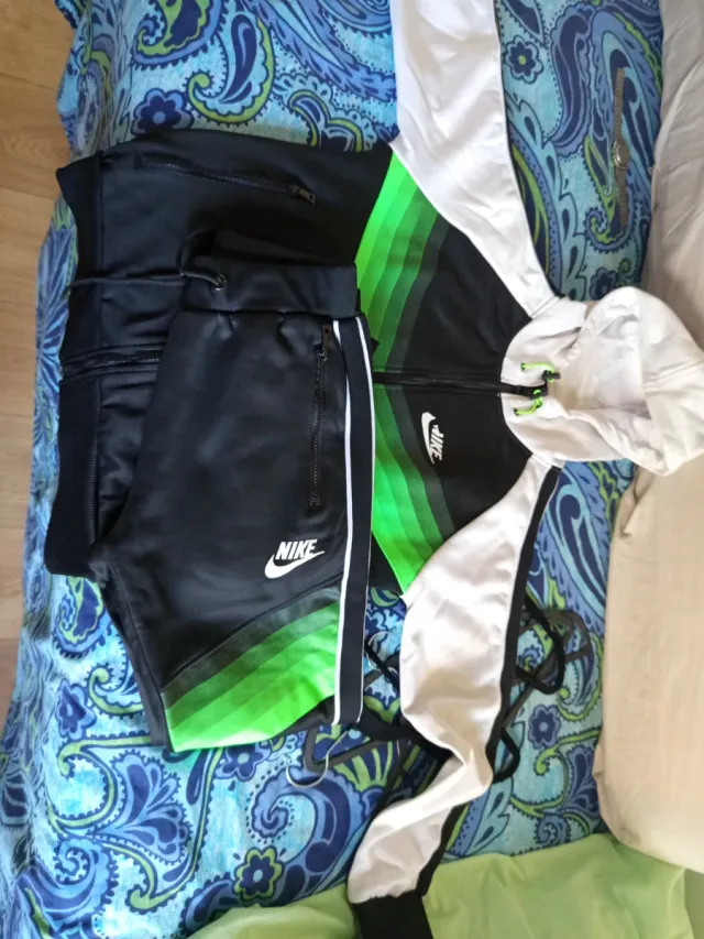 Chándal Nike Negro y Verde TALLA S