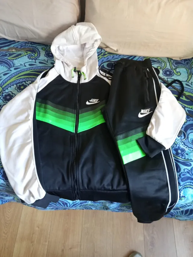 Chándal Nike Negro y Verde TALLA S
