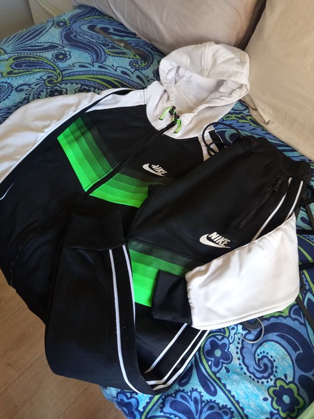 Chándal Nike Negro y Verde TALLA S