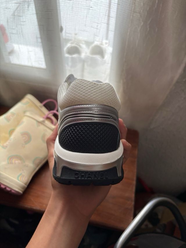 Zapatillas Chanel Runner Plata y Blanco