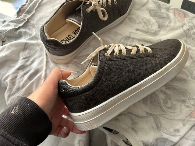 Playeras Michael Kors Beige y Marrón