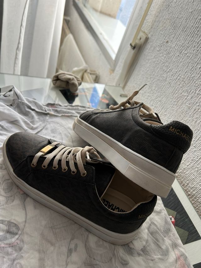 Playeras Michael Kors Beige y Marrón