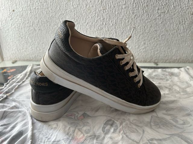 Playeras Michael Kors Beige y Marrón