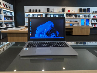 Laptop Asus 15"  i7 16GB RAM SSD 240 Win11