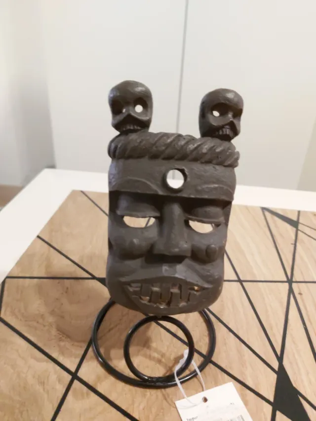 Maschera Tribale Africana con Teschi