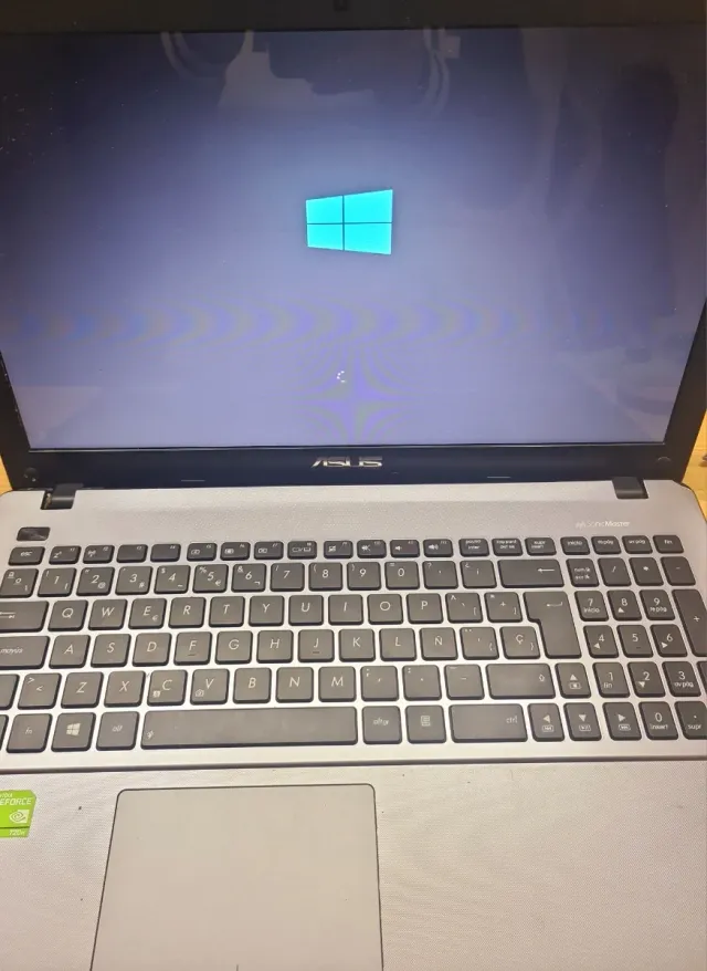 Computer portatile Asus F550 da 8 GB di RAM