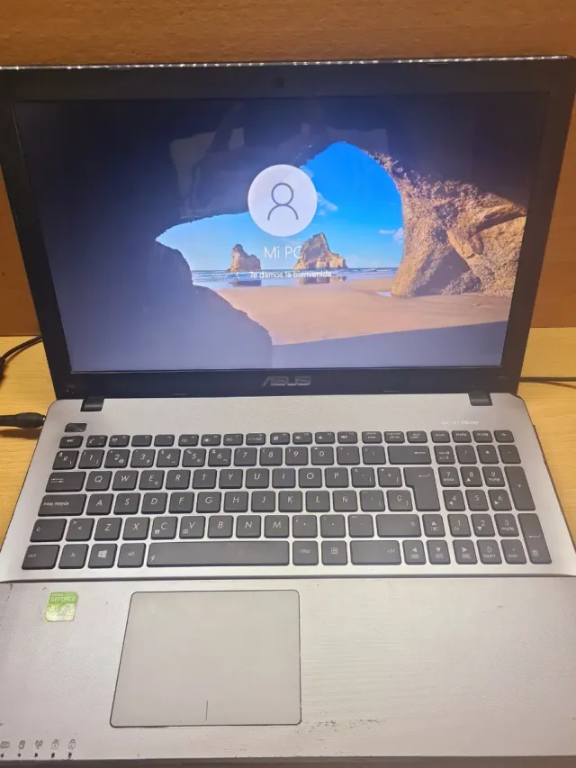 Computer portatile Asus F550 da 8 GB di RAM