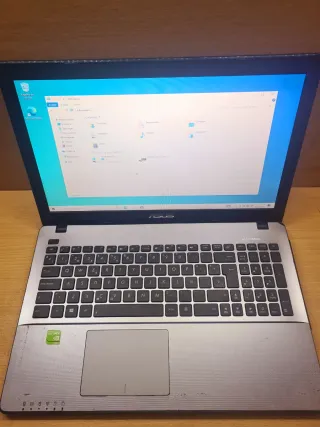 Computer portatile Asus F550 da 8 GB di RAM