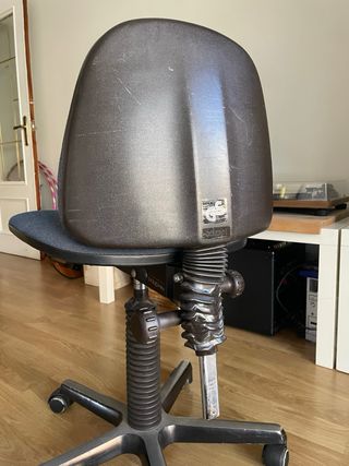Silla de oficina con ruedas