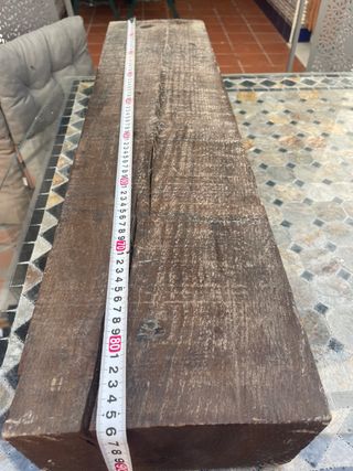 Escalón de madera rústico