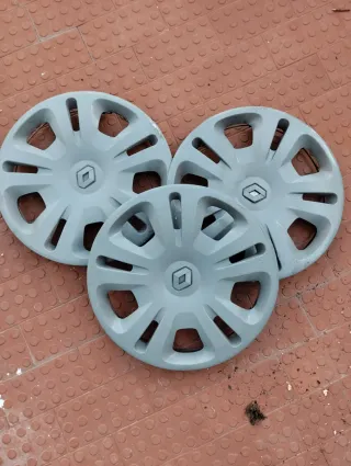 3 Tapacubos Renault 14 ". 15 € ud.