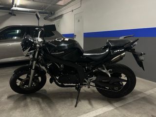 Motocicleta Hyosung Negra