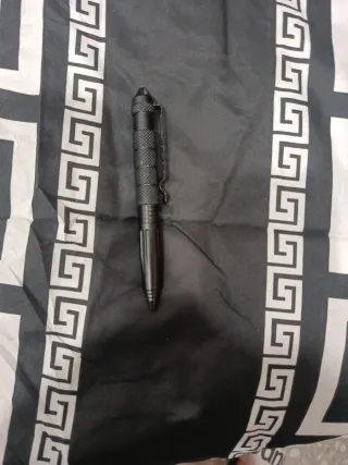 Bolígrafo rompe cristales táctico