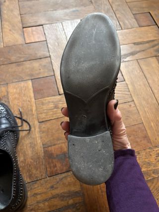 Scarpe stringate nere in pelle con borchie