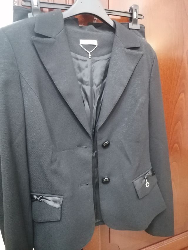 Completo gonna e giacca nero