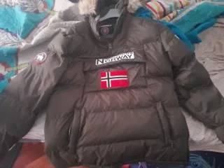 Anorak Geographical Norway Verde Oscuro. 