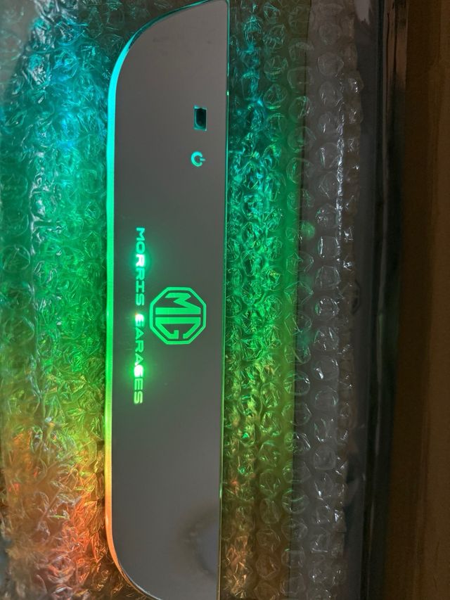 Luces LED Bienvenida coche marca MG

