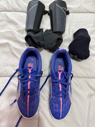 Botas de fútbol Puma Talla 39
espinilleras/medias