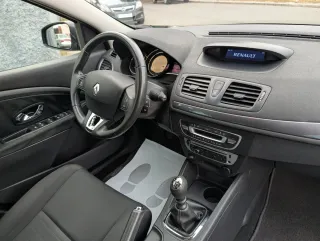 Renault Megane 2015 solo 109.000 km pegatina C 