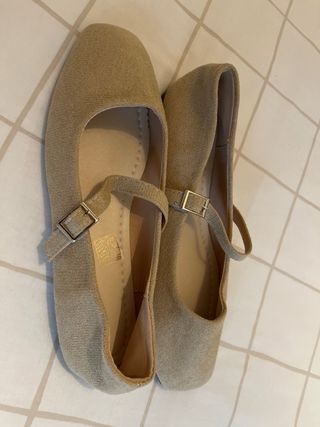 Bailarinas beige talla 42 pero tallan el 41.